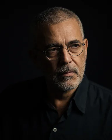 Retrato de Daniel Baruc, autor de O Verbo Sintético